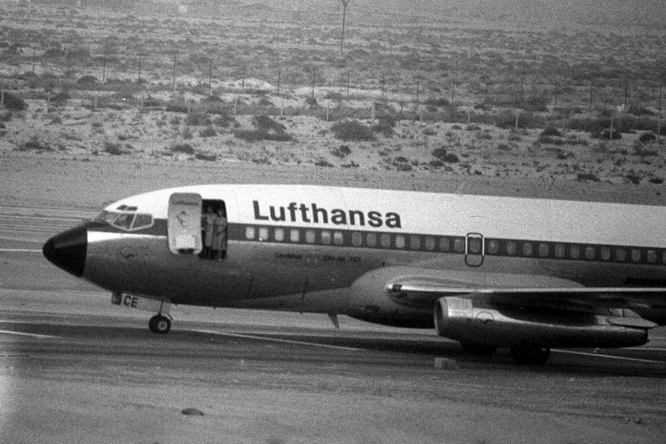 lufthansa-boeing-737-hijacked-to-somalia